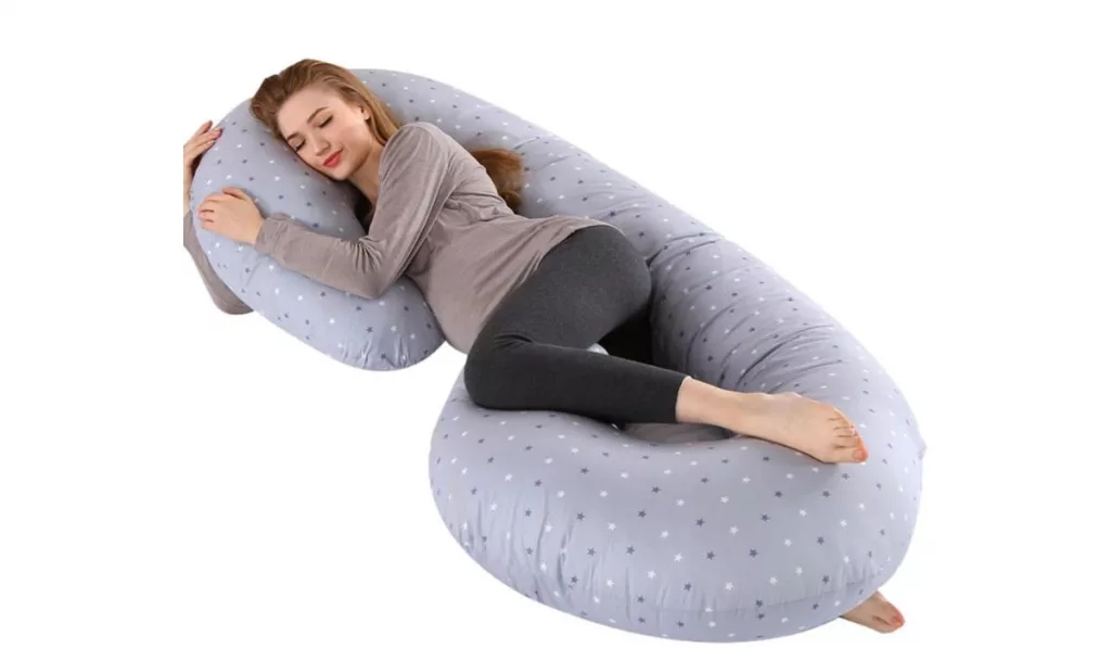 How to Sleep With A Pregnancy Pillow