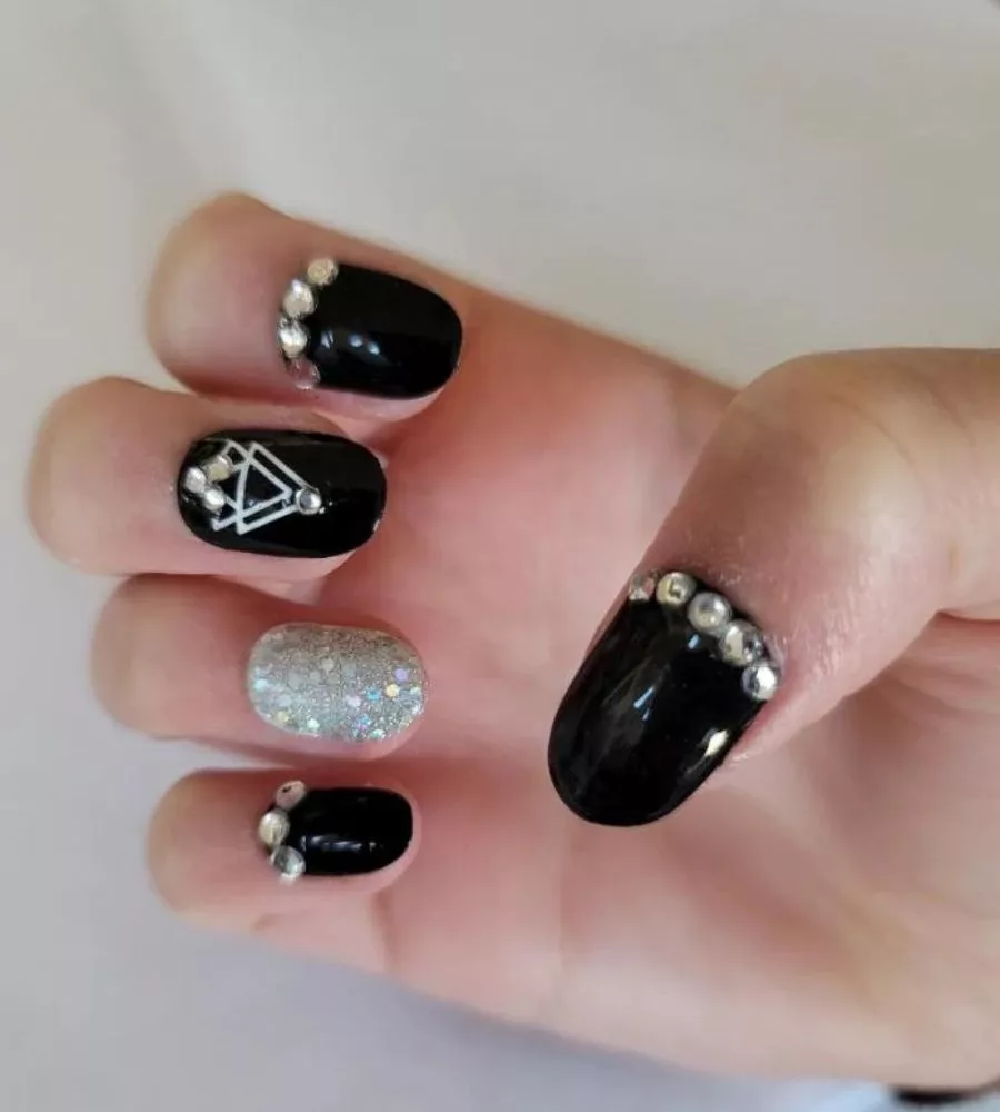 black french tip nails coffin with diamonds