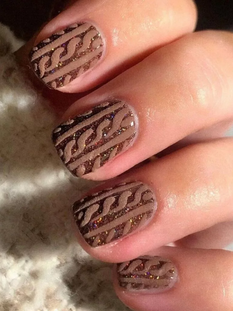 Knitted Brown Nails