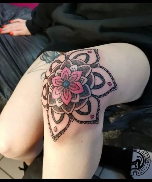 trending-Knee-Tattoos-For-Females