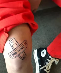 unique-Knee-tattoo-design-for-women